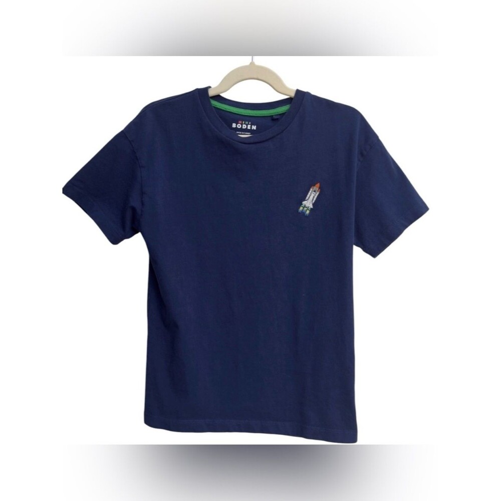 Mini Boden Boys Kids Short Sleeve Navy Blue Rocketship Crewneck T-Shirt. 7-8.
